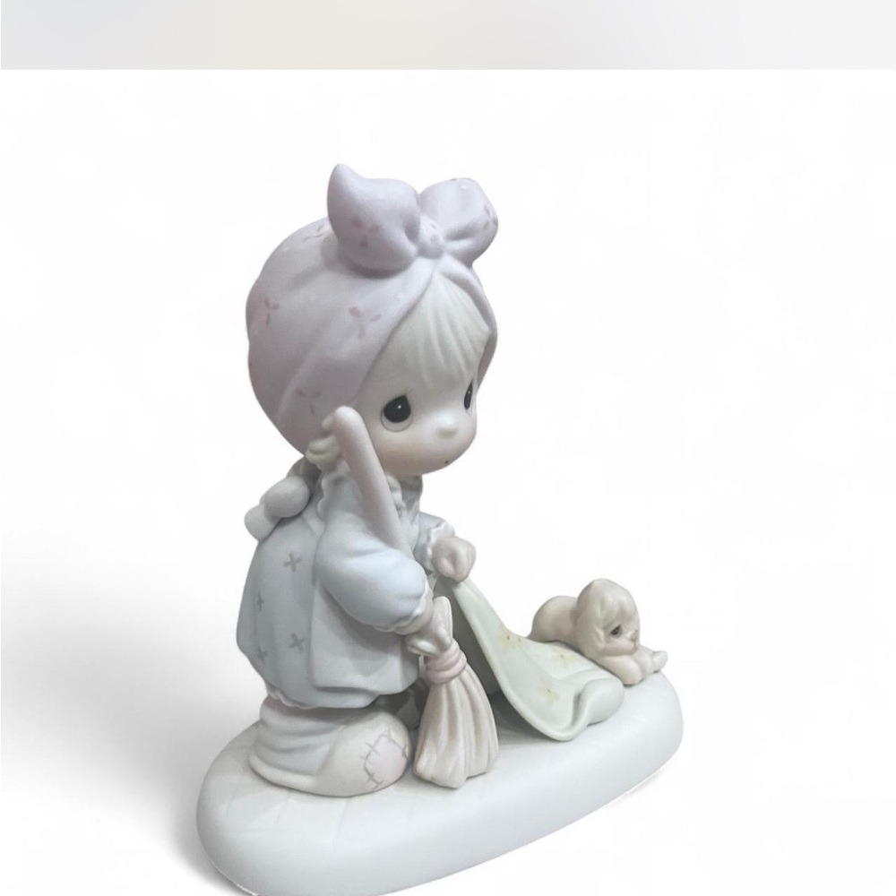 Precious Moments Figurine - ‘Sweep all your Worries Away’ -excellent condition!! - Picture 2 of 7